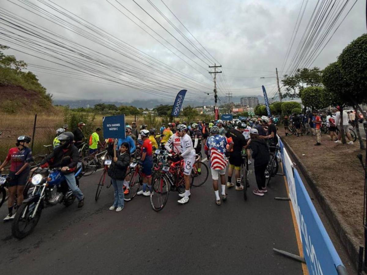 Entre tensión y emoción, así estaban los ciclistas antes de arrancar la Vuelta EL HERALDO 2025