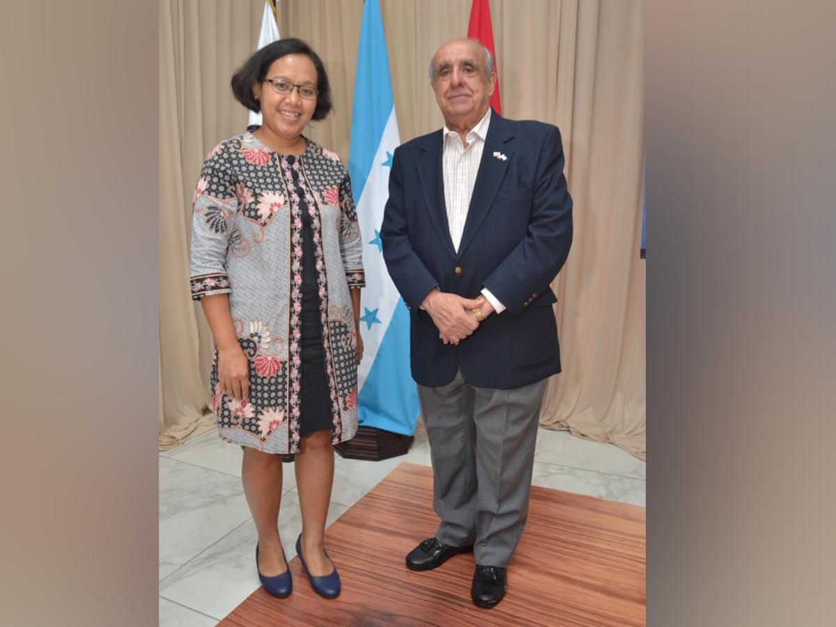 <i>Puji Sulastri y Roberto Dibán.</i>