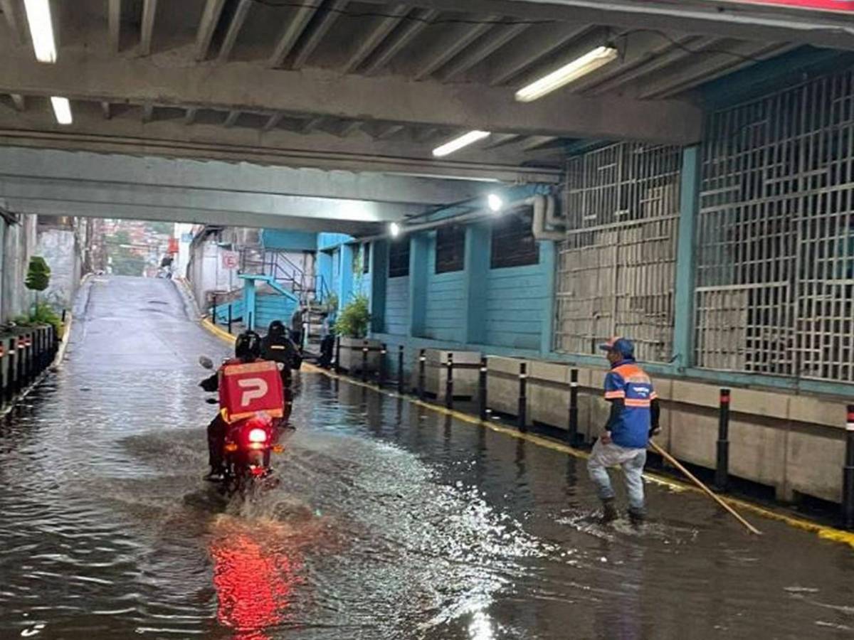Primeras imágenes de los destrozos que dejó hora y media de lluvia en Tegucigalpa