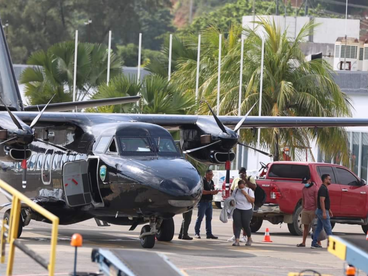 Trasladan a la isla cuerpos de las tres jóvenes asesinadas en Roatán