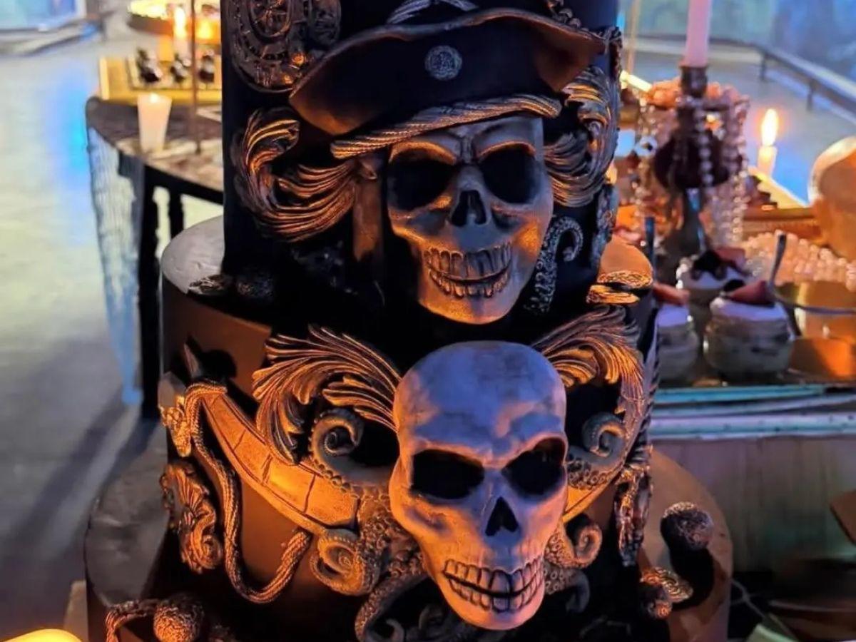 Como un pirata y junto a Ángela Aguilar: a lo grande festejó su cumpleaños 27 Christian Nodal