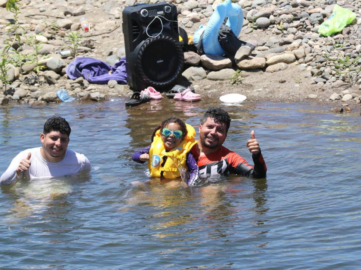Río Grande, Pespire, abarrotado por veraneantes locales y capitalinos Río Grande, Pespire, abarrotado por veraneantes locales y capitalinos