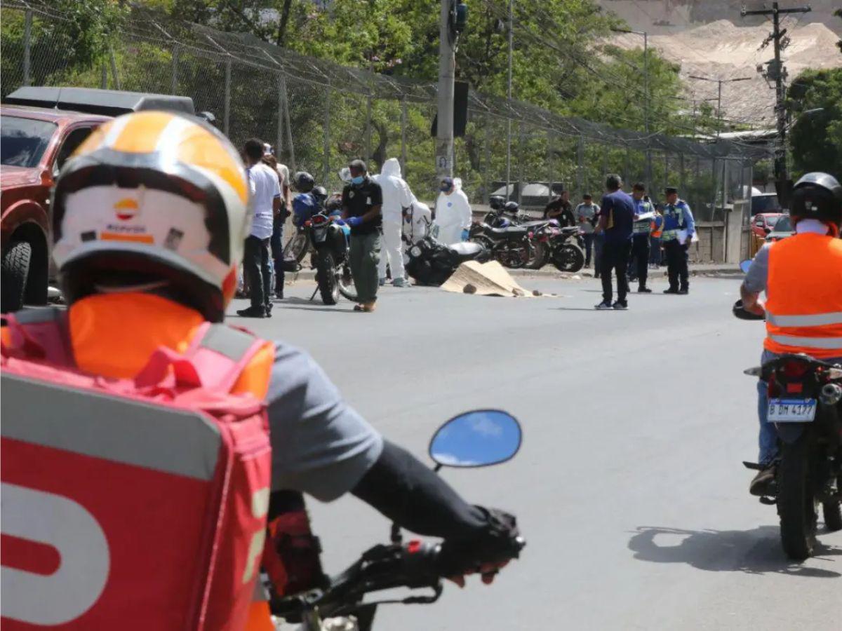Apasionado por el fútbol: Carlos Aquino, motociclista muerto en accidente en la salida al sur