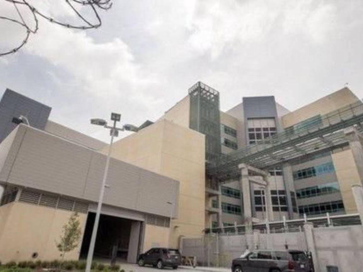 Cae presunto programador de Roblox por delitos sexuales y posesión de muñeca infantil