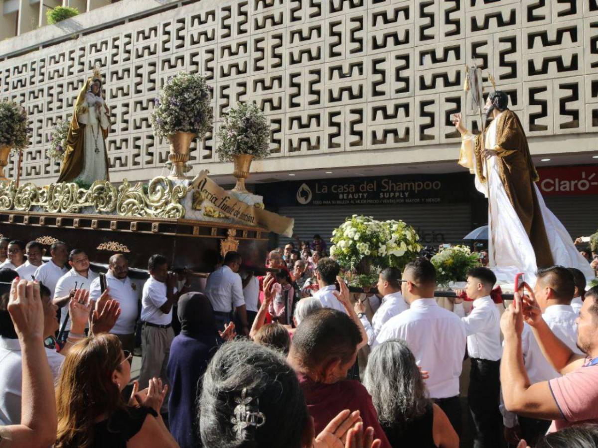 ¡La tumba está vacía! Con fe y devoción celebran la resurrección de Cristo este Domingo Santo ¡La tumba está vacía! Con fe y devoción celebran la resurrección de Cristo este Domingo Santo