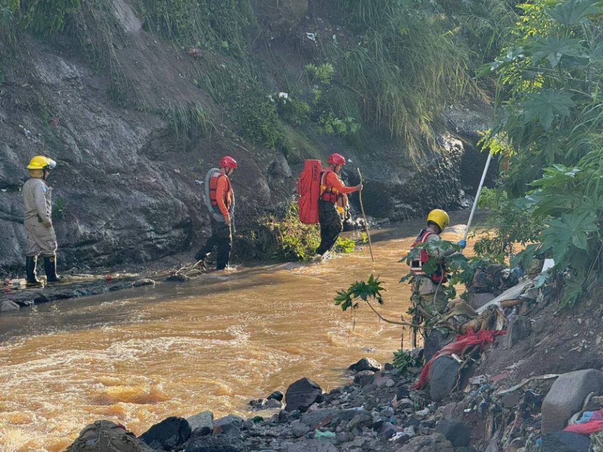 Así fue el dramático hallazgo de uno de los niños arrastrados por quebrada en la Cantarero López