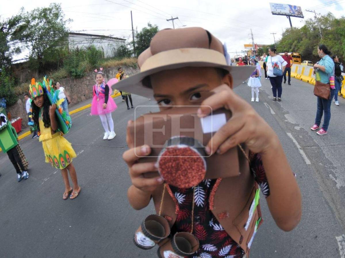 En fotos: los trajes típicos más destacados en los desfiles patrios de las escuelas en Tegucigalpa