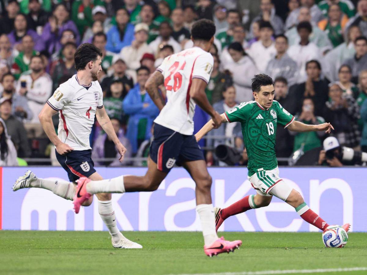 ¡En menos de una semana! Gilberto Mora pasó de jugar el Mundial 2026 a graduarse del colegio
