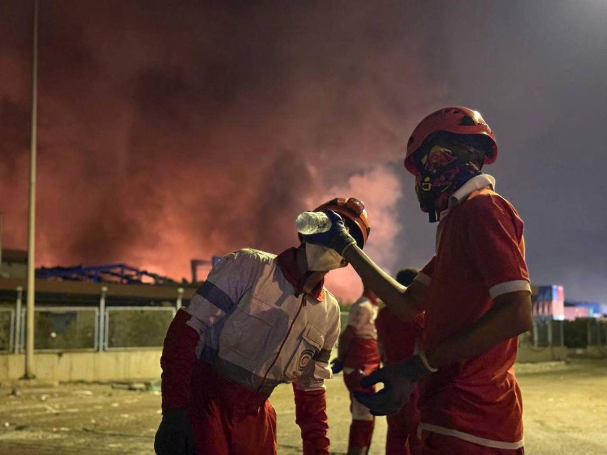 Sube a 40 la cifra de muertos por una gran explosión en Irán Sube a 40 la cifra de muertos por una gran explosión en Irán