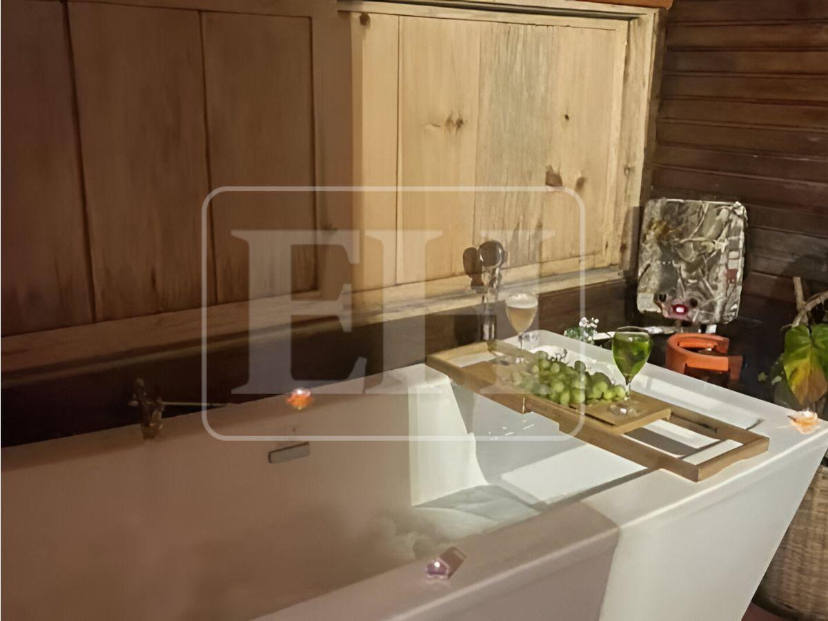 Última foto enviada de Alejandra y Luis revela manipulación en cabaña