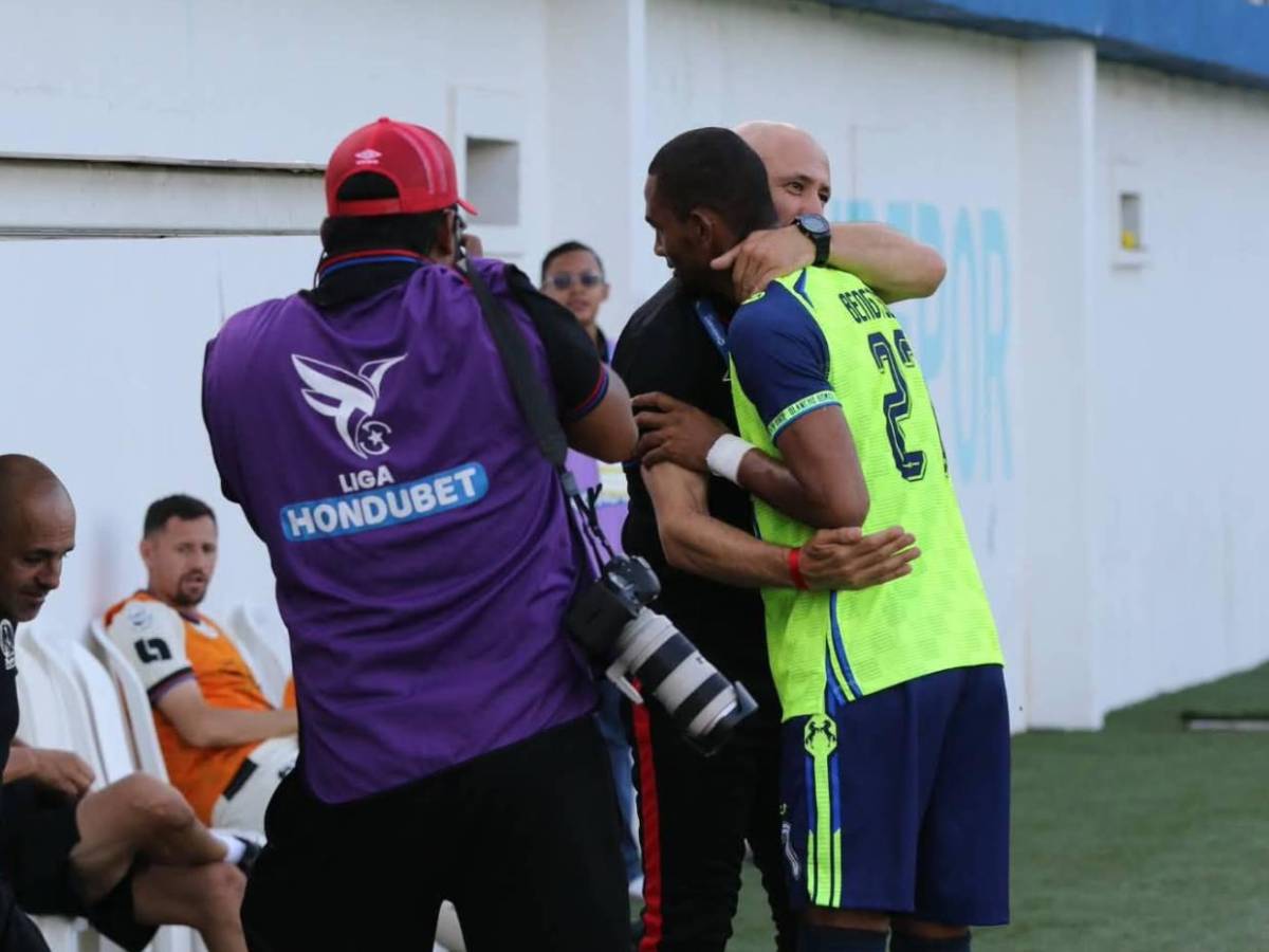 Tiktoker Carlos Eduardo Espina sorprende: La propuesta que hizo en redes para reforzar Victoria