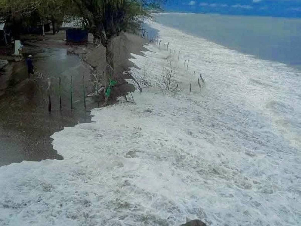 Las imágenes que deja el fuerte oleaje registrado en Cedeño por tormenta Cristina