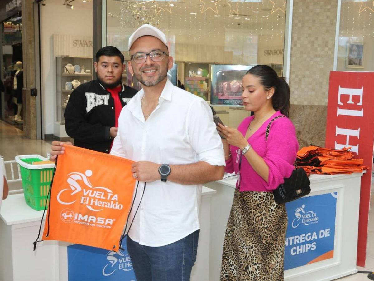 Entrega de kits en el arranque de la Vuelta EL HERALDO 2025, que reúne a mil ciclistas en Honduras