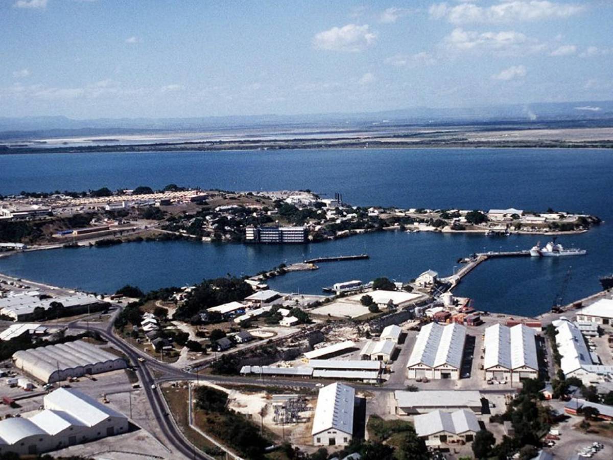 Guantánamo, la sombría y cuestionada cárcel a la que Trump enviará migrantes