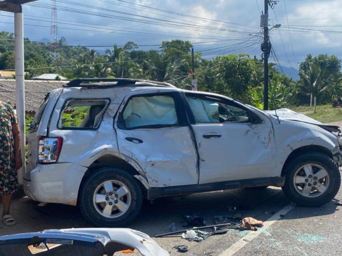 Él iba en carro prestado y la novia lo conducía, pero ella se fugó: testigos sobre colisión en Omoa