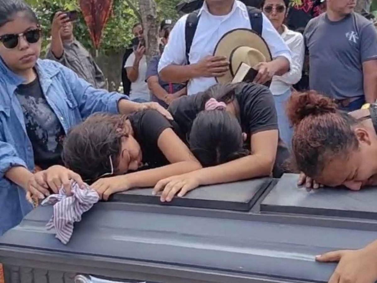 Una madre desconsolada y una familia en luto: entierro de la tiktoker Katherine Mejía