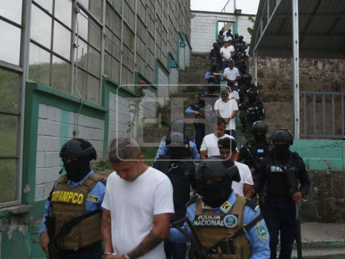 Trasladan a 35 reos de alta peligrosidad para frenar extorsiones desde cárceles