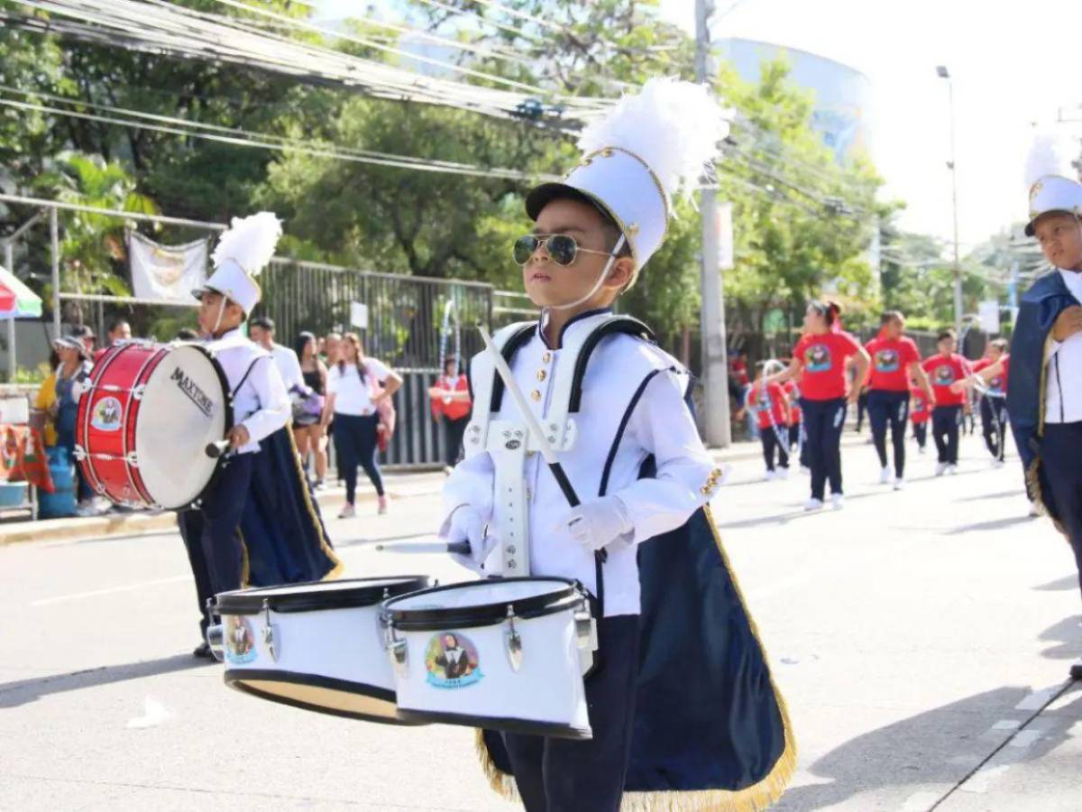 Cero música reguetón, salsa y más control del tiempo: nuevas reglas para los desfiles del 15 de septiembre