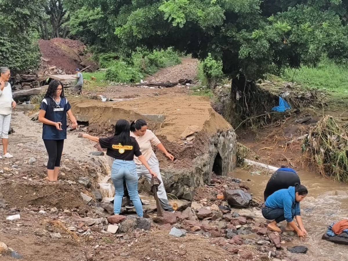 No vi esto ni en el Mitch: más de 15 carros arrastrados y casas derrumbadas en Río Abajo