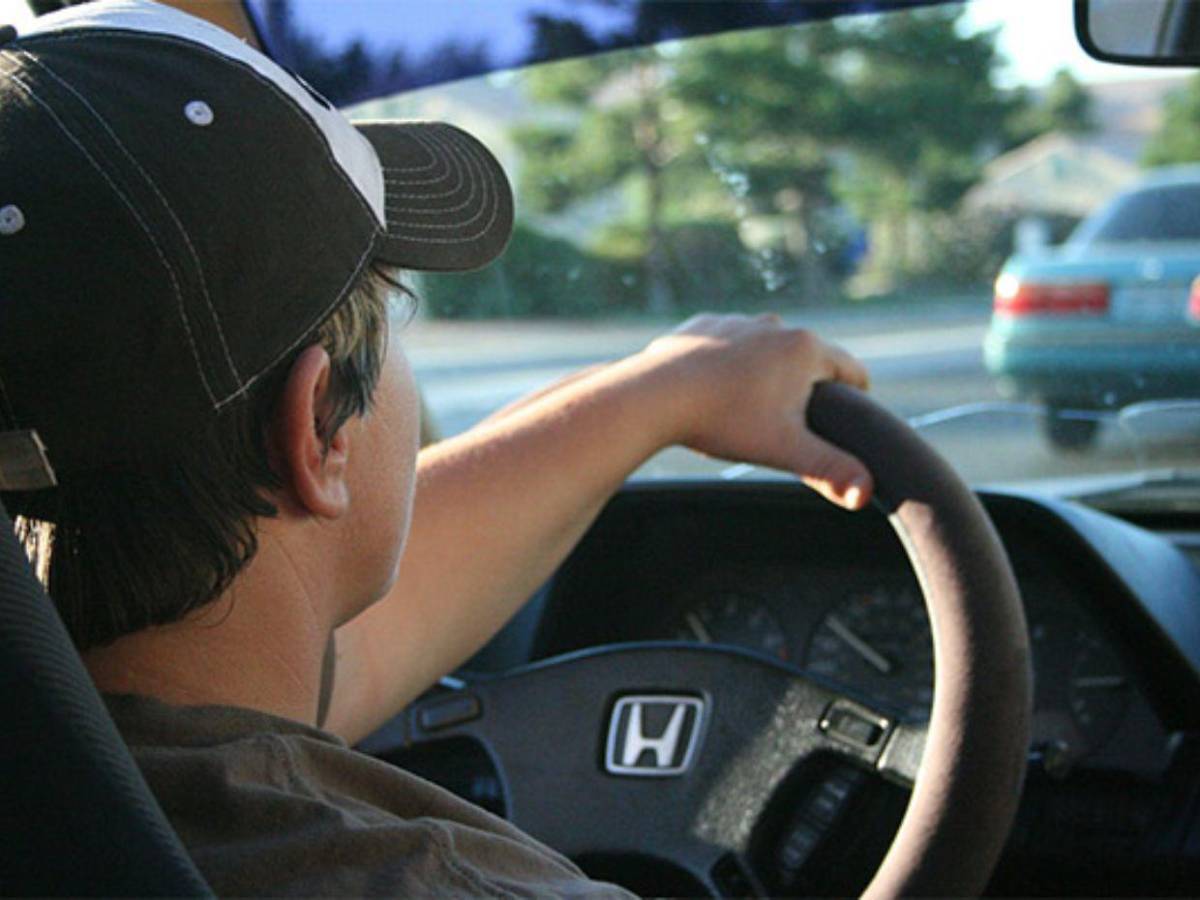¿Menores de edad podrán tener licencia para conducir? Esto dice iniciativa de Yuri Sabas