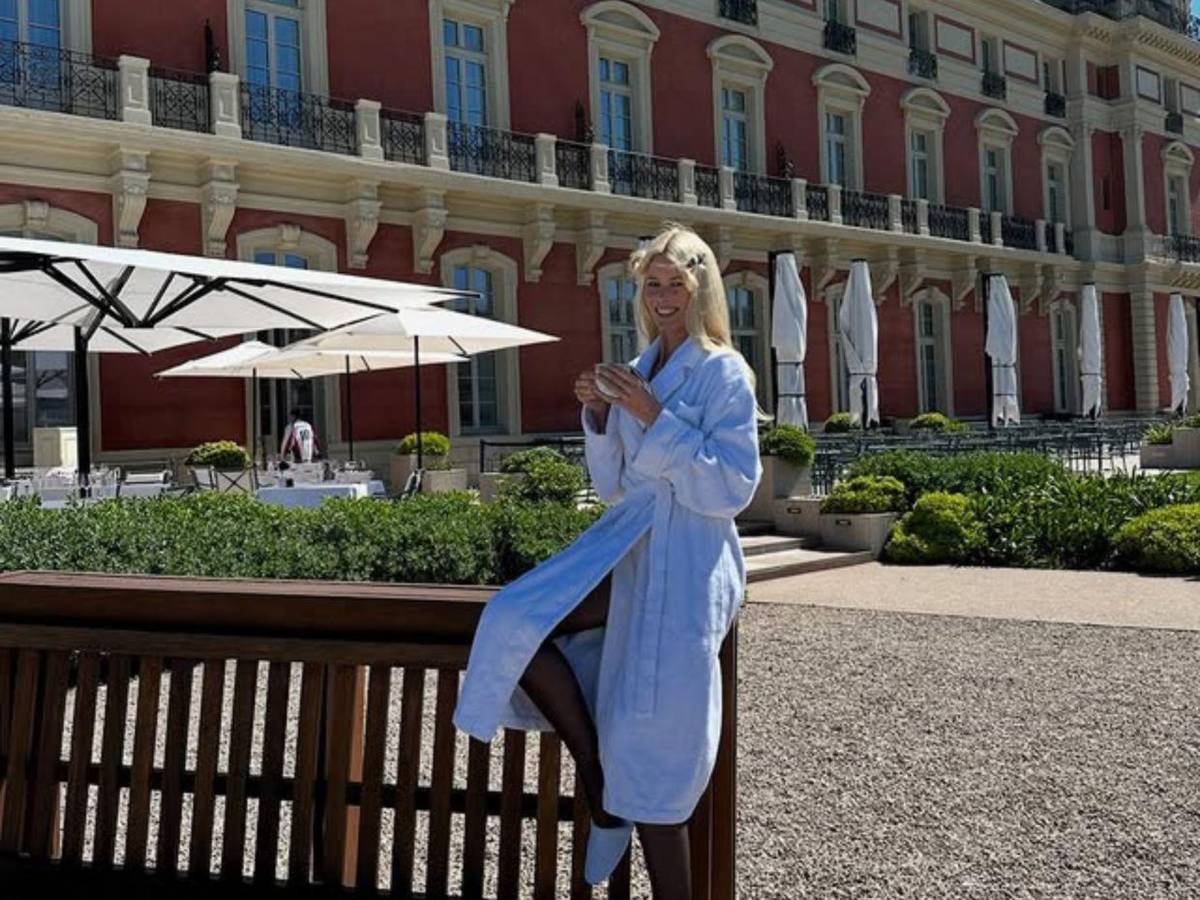 ¿Qué fue de Claudia Schiffer, la supermodelo que marcó los noventa?