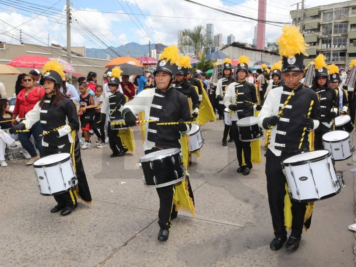Patriotismo y creatividad, los mejores trajes de las bandas en los desfiles patrios Honduras 2025