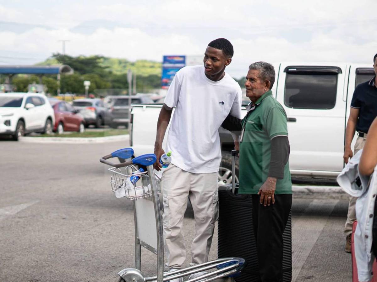 Imágenes inéditas: Así fue la salida de Julián Martínez para unirse a su nuevo equipo en Portugal