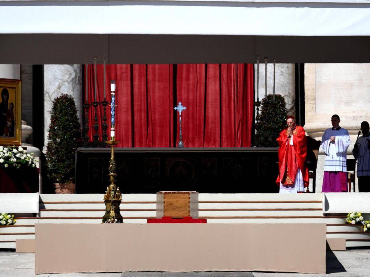 Así se vivió la misa de exequias por el papa Francisco en la Plaza de San Pedro Así se vivió la misa de exequias por el papa Francisco en la Plaza de San Pedro