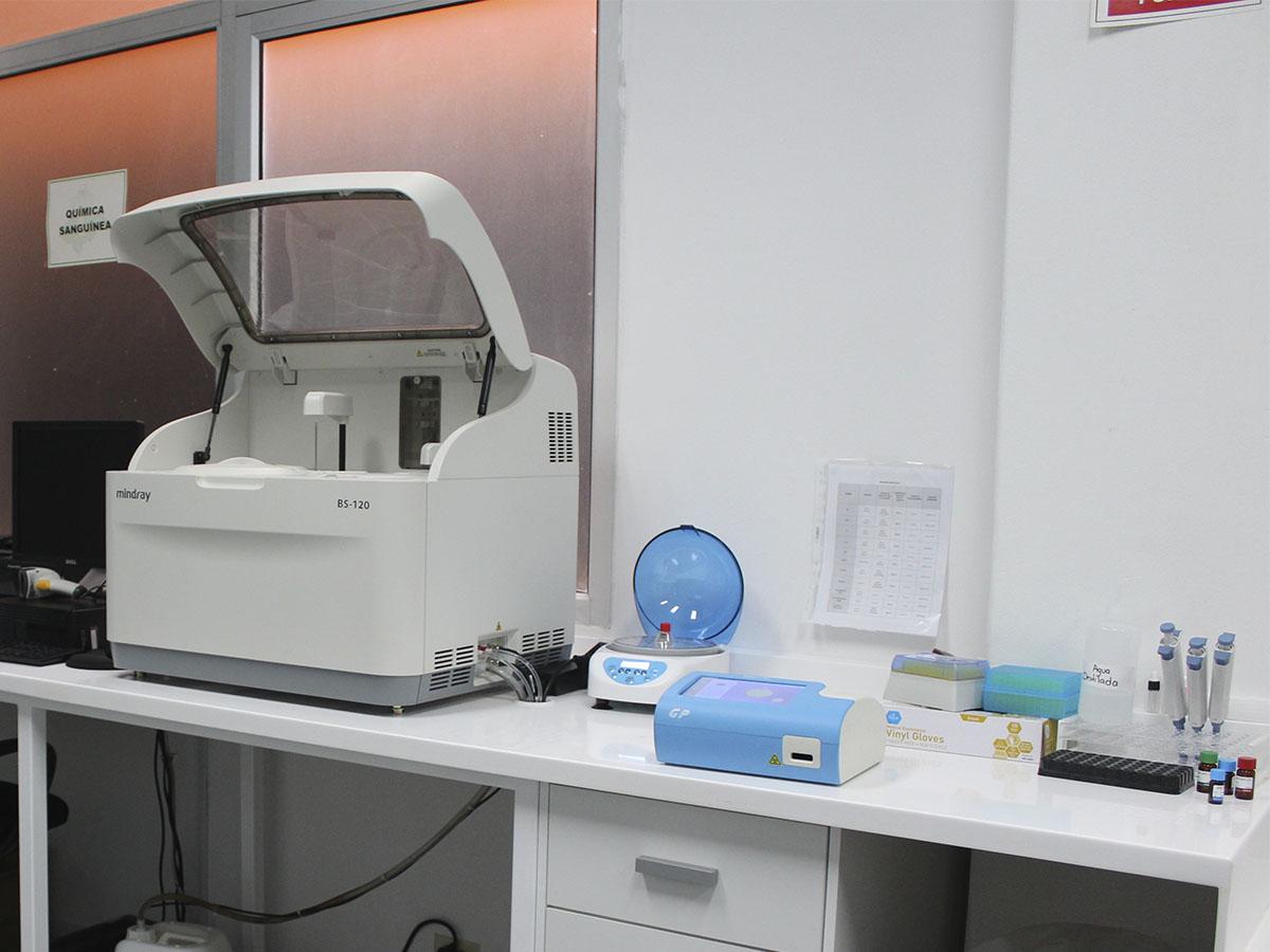 <i>El laboratorio está equipado con tecnología, listo para brindar resultados confiables y avanzar en la atención médica de calidad. </i>