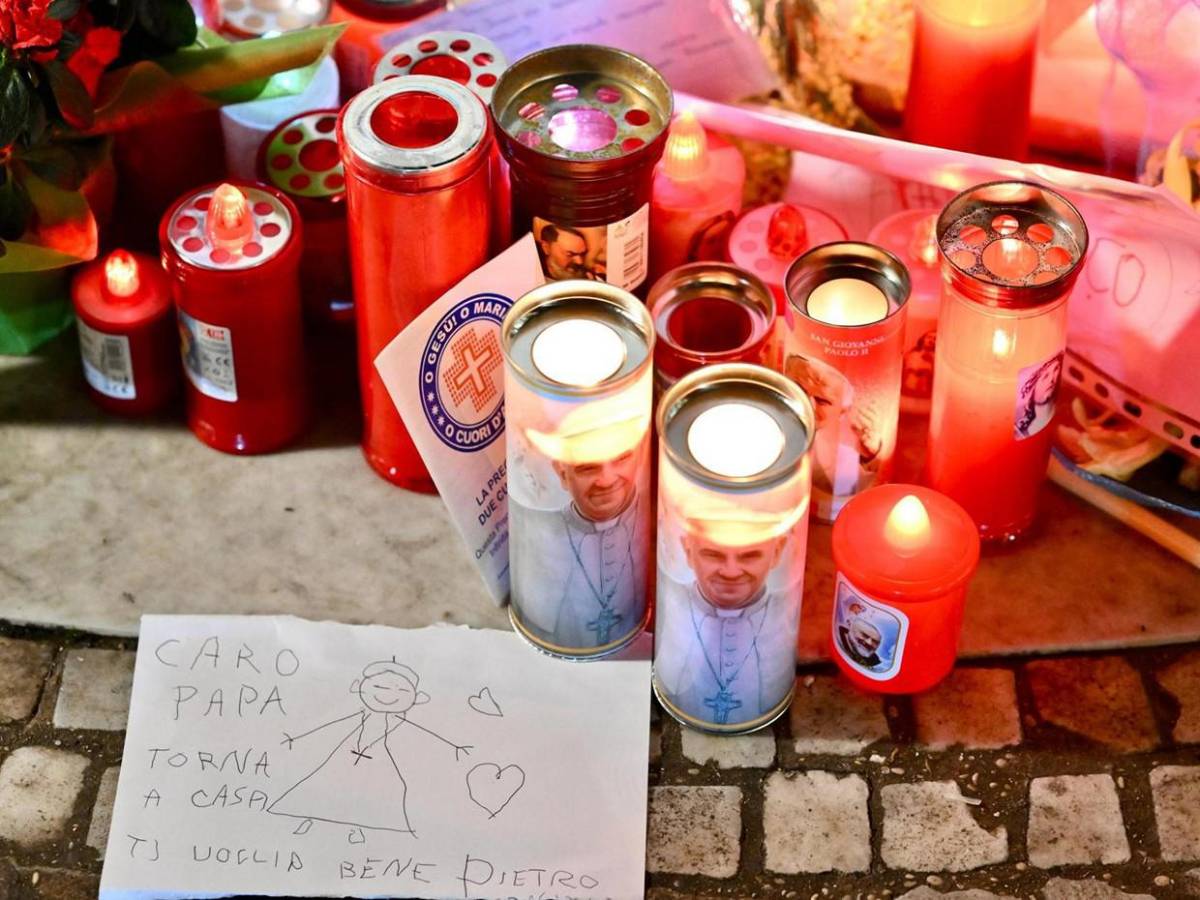 Salud del papa Francisco mantiene en constante oración  al pueblo católico