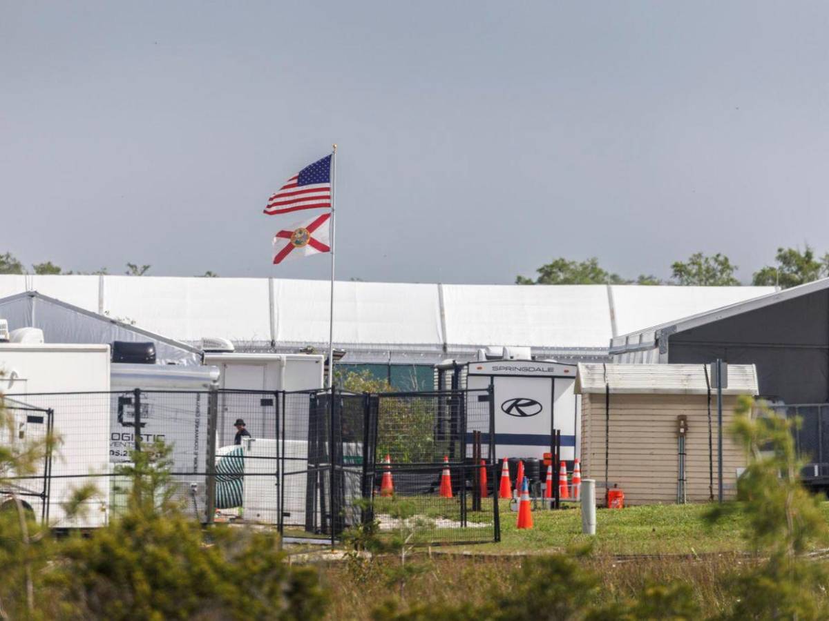 ¿Quién es el hondureño que denunció tratos degradantes en Alligator Alcatraz en EE UU?