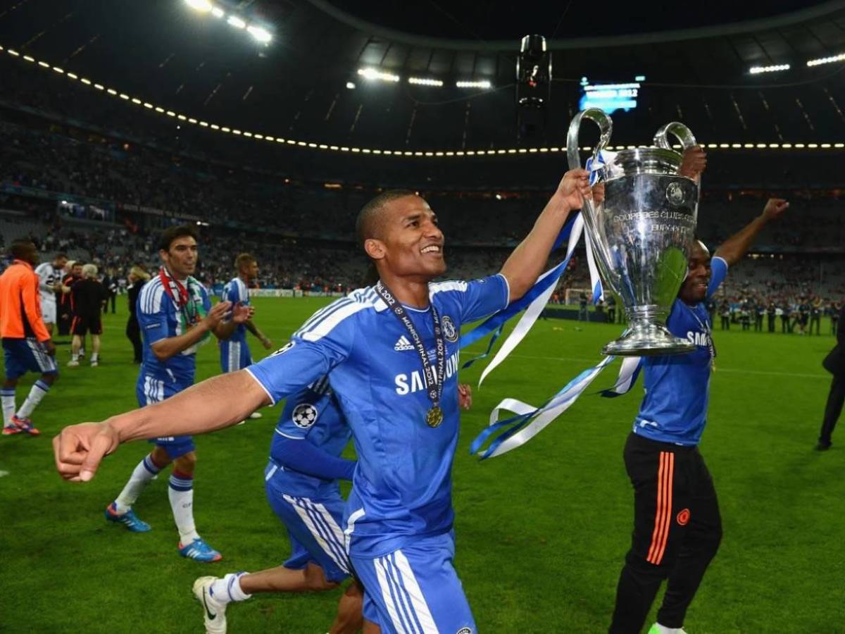 Fue campeón de Champions League y jugó final de un Mundial, ahora está en el ejército de su país