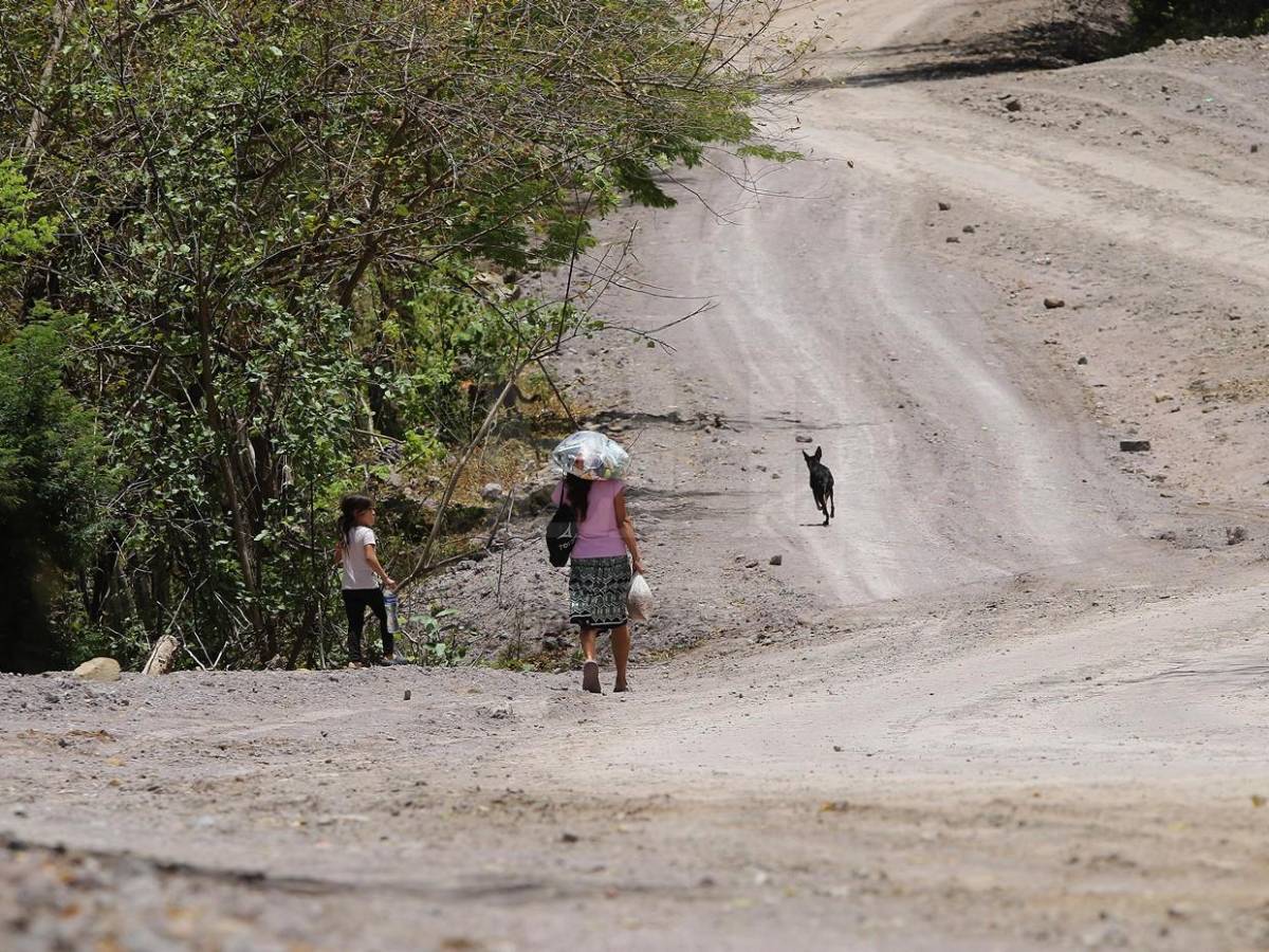 Bajo ardiente sol buscaban comida y hallaron la solidaridad de lectores de El Heraldo