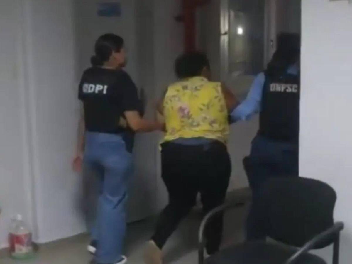 Ofrecía a sus hijas por una cuota mensual: madre acusada queda en libertad