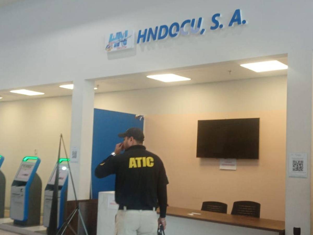 Traspaso de carro y solicitud de pasaporte: Desde bufetes, red criminal hacia falsificación notarial