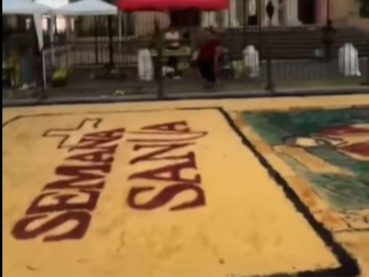 Fuertes lluvias destruyen coloridas alfombras elaboradas para la Semana Santa en SPS