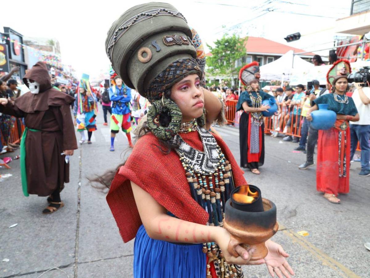 Color, alegría y belleza en el Carnaval Internacional de La Ceiba 2025