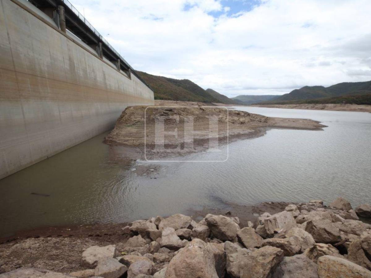 Niveles de agua alarmantes: Imágenes que muestran la crítica situación de la represa Concepción