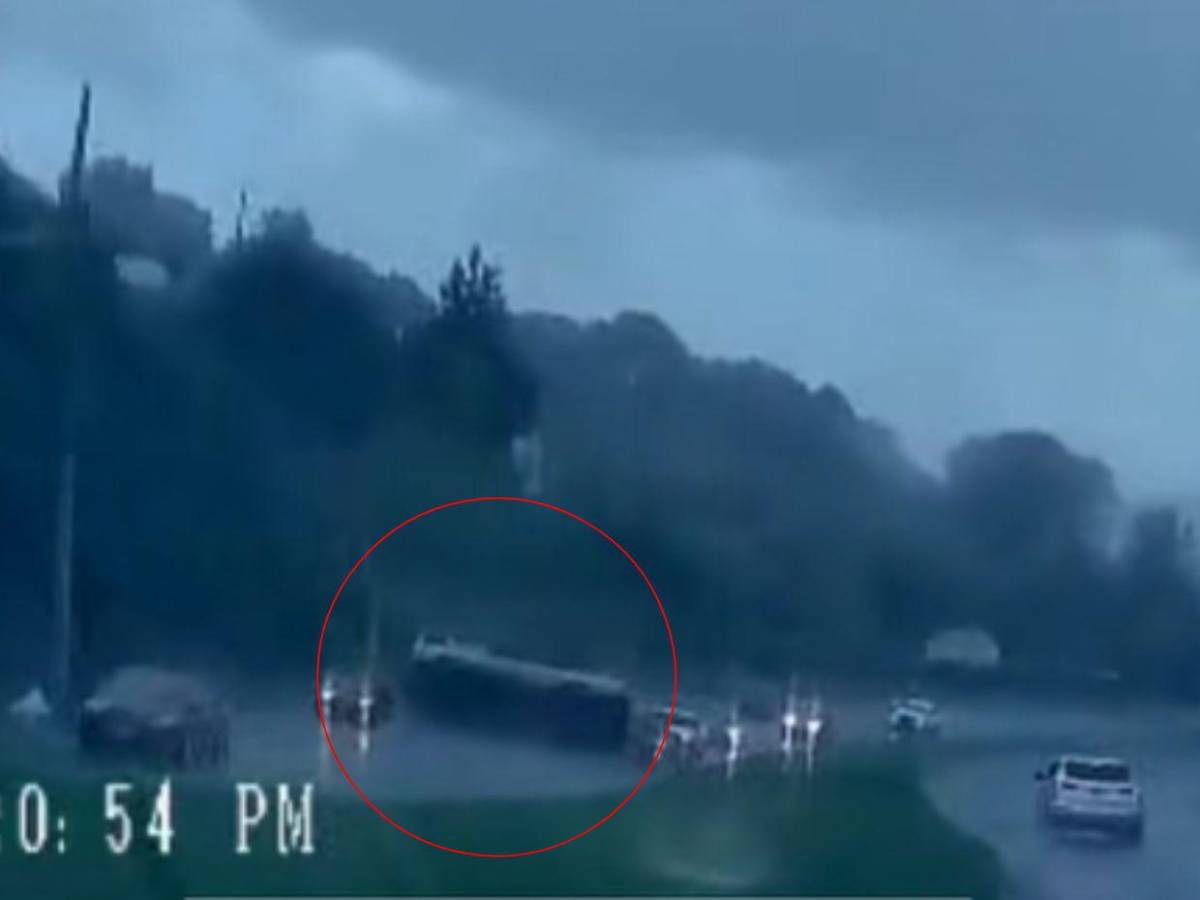 Dio varias vueltas: cámaras captaron el momento en que rapidito se volcó en El Durazno