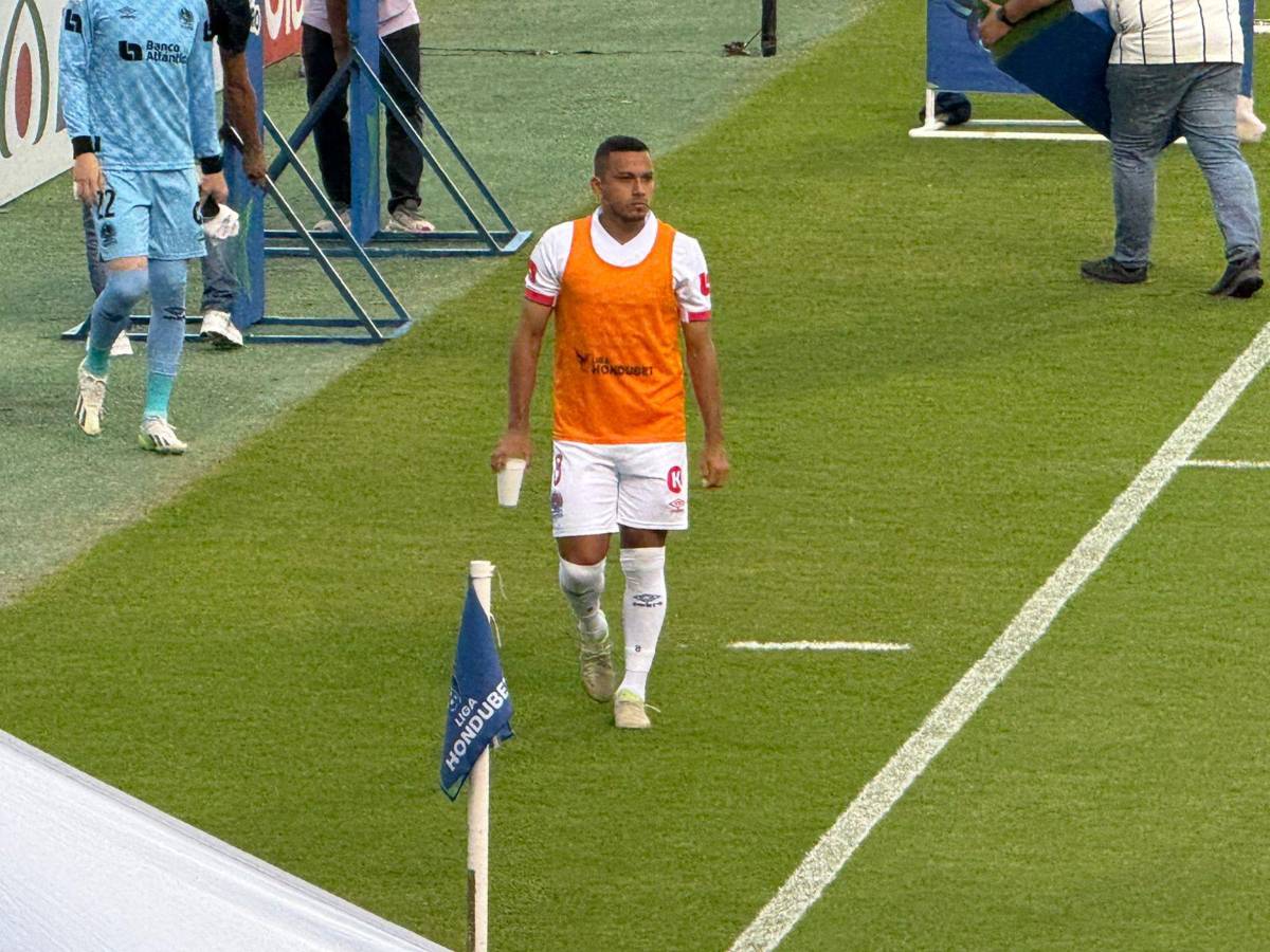 Lo que hizo Roxana Somoza, esposa de jugador roba suspiros, Edwin preocupa y felicidad de Olimpia