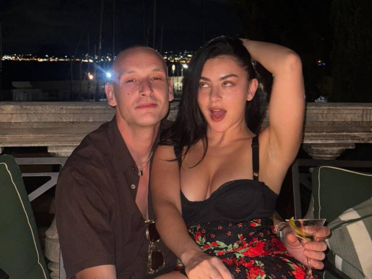 Charli XCX y George Daniel celebran una segunda boda en Italia con una fiesta sin restricciones