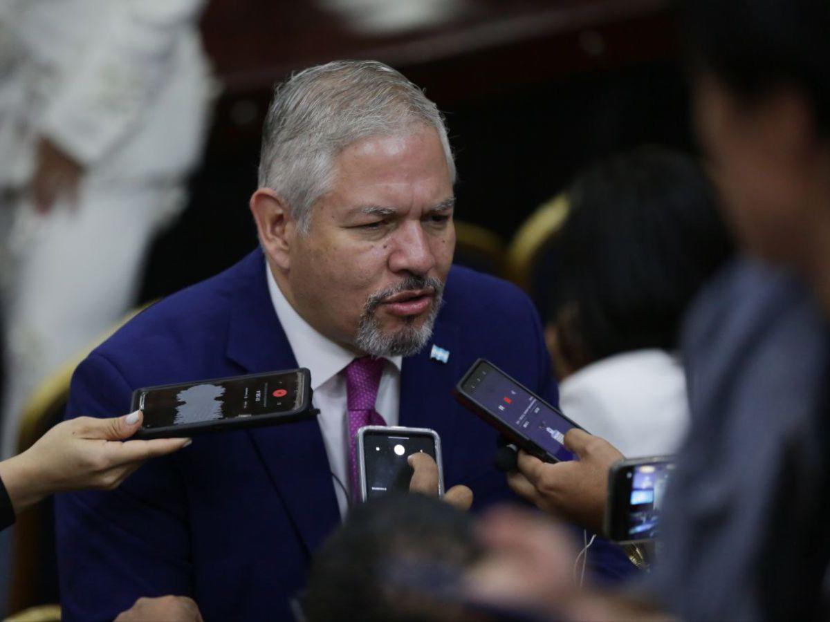 Desde diplomáticos hasta ministros acompañaron a los congresistas en la cuarta legislatura en el CN