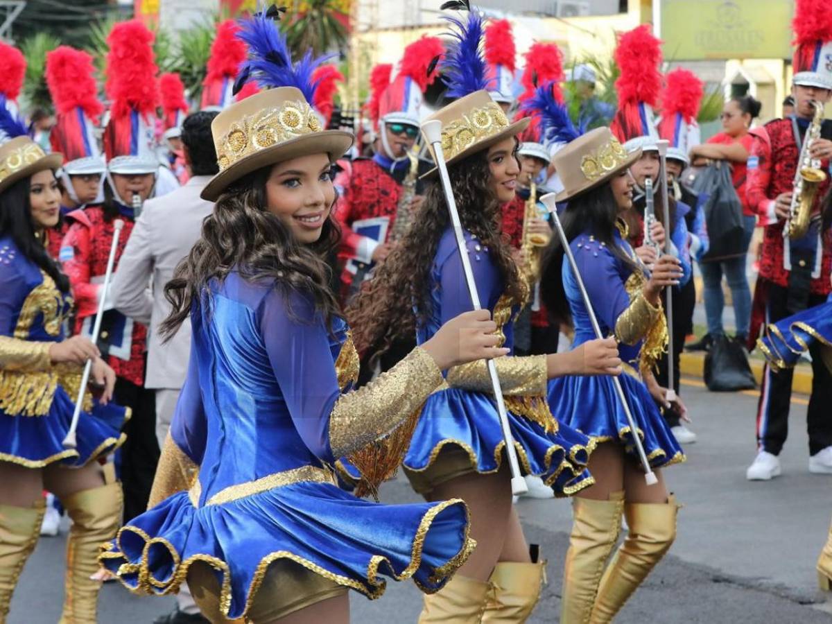 Fervor cívico y color están presentes en los desfiles patrios Honduras 2025