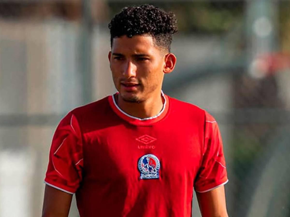 Difunden foto comprometedora de jugador de Olimpia y su esposa responde de forma impensada