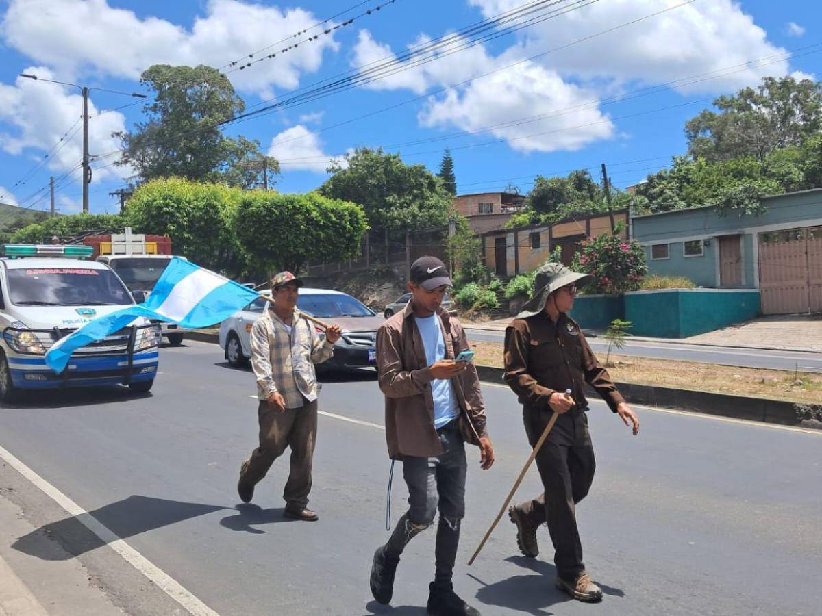 Así llegó a la capital el padre Leopoldo Serrano tras 10 días de caminata por el diálogo y la paz electoral