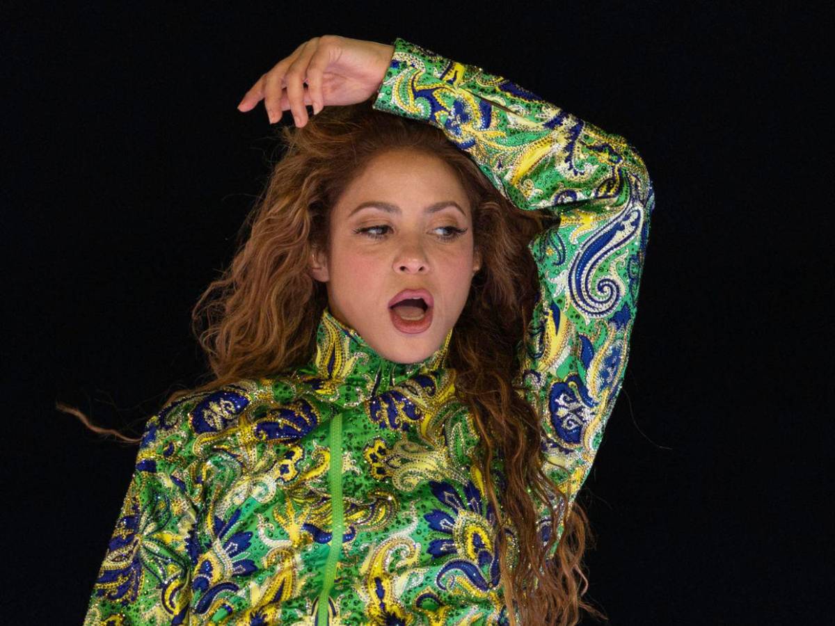 Así es el vestuario de Shakira en Brasil: cristales, cyberpunk y poder femenino