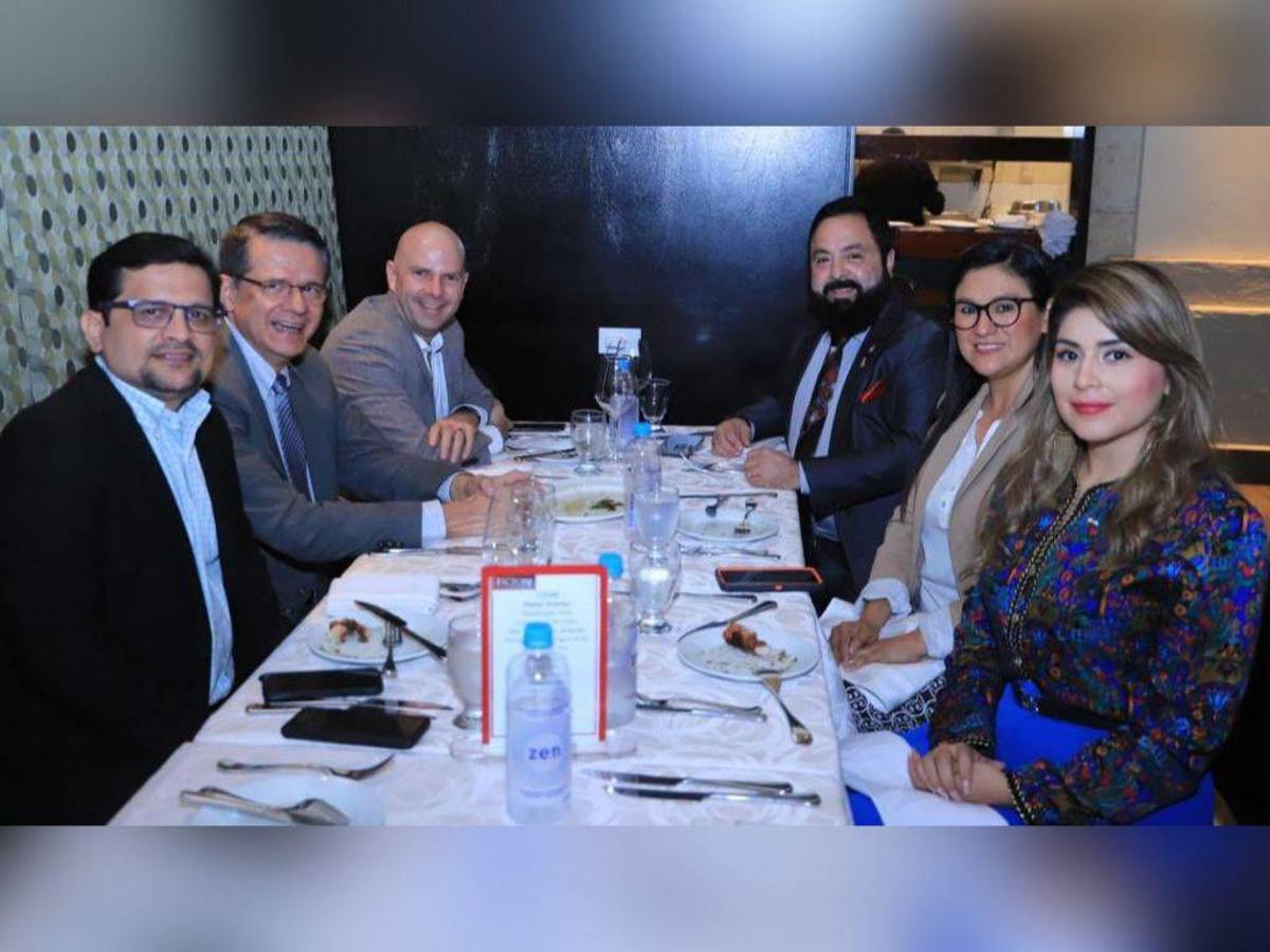 ¿Quiénes son los funcionarios del PSH criticados por Nasralla tras polémica fotografía?