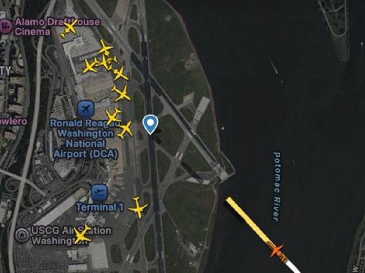 Así fue el choque entre avión y helicóptero en Washington; buscan sobrevivientes