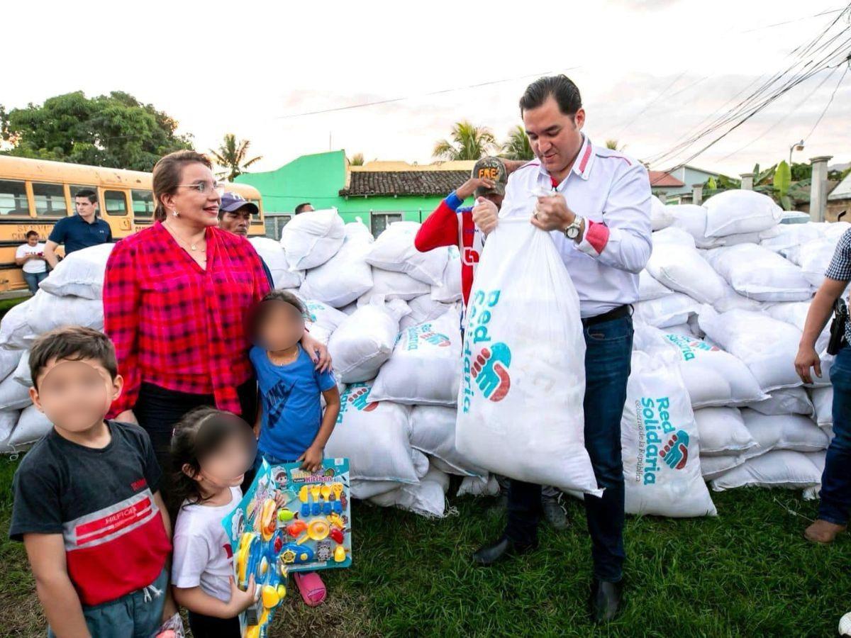 Estos eran los sacos de alimentos a través del proyecto “Red Solidaria” entregados a las familias en dicha localidad.