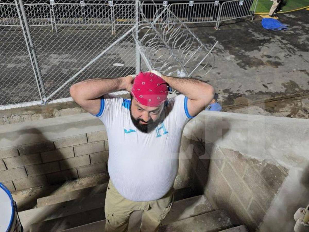 ¿A qué fue al sector de sol? Así lució Luis Redondo en el partido Honduras vs Antigua